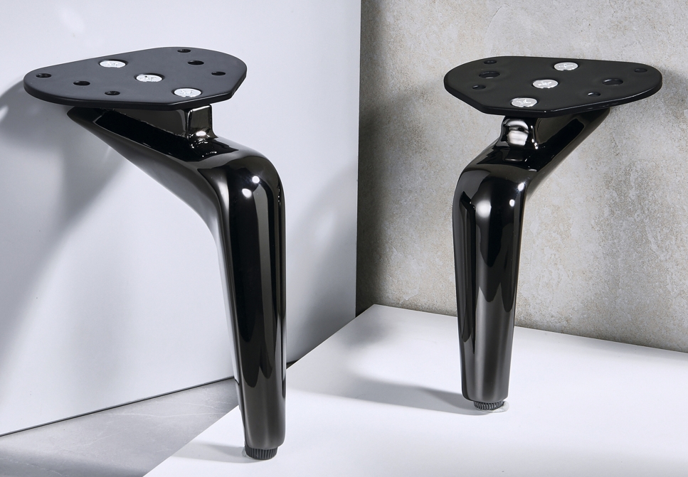 2025079c89c8415635deeef59025f70a04a308.jpg Vollständig umschlossene, gebogene Achterfüße.png